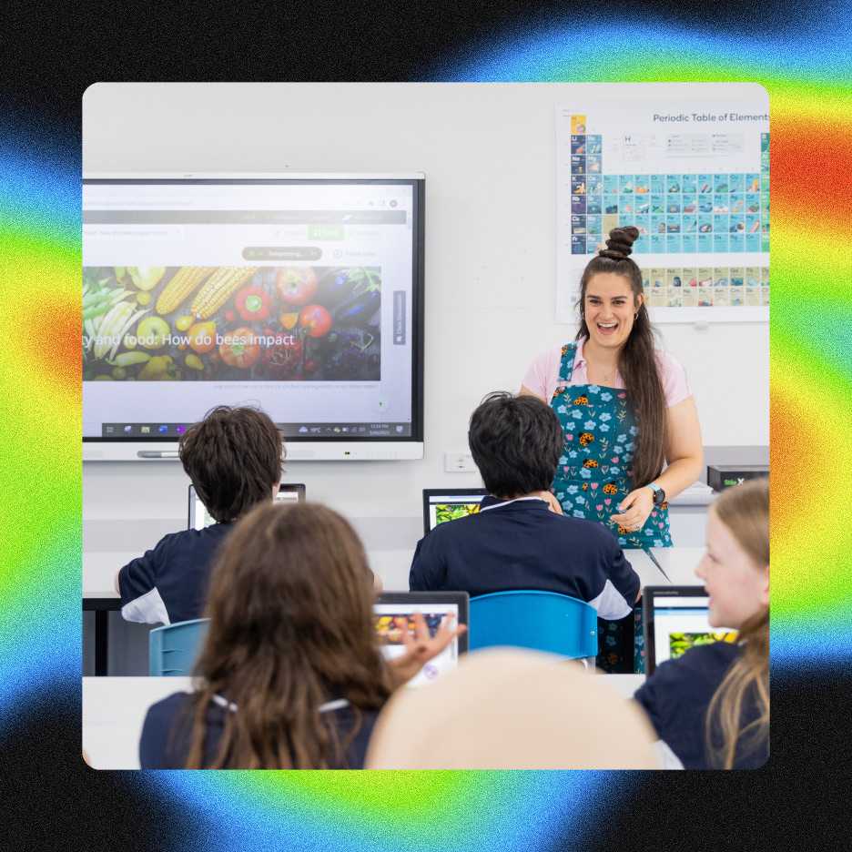 A science teacher leading a Stile lesson in a Victorian classroom